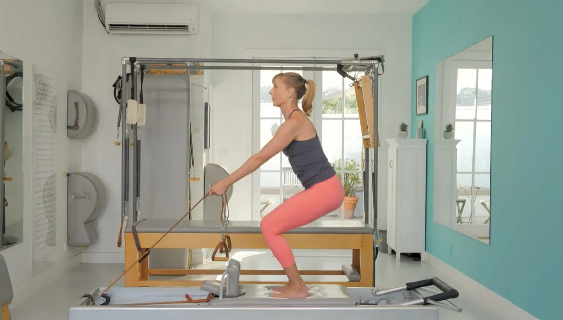 bai-tap-pilates-russian-squats-tren-reformer-2