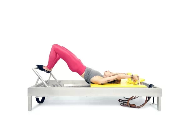 bai-tap-pilates-semi-circle-with-the-bar-up-tren-reformer-1