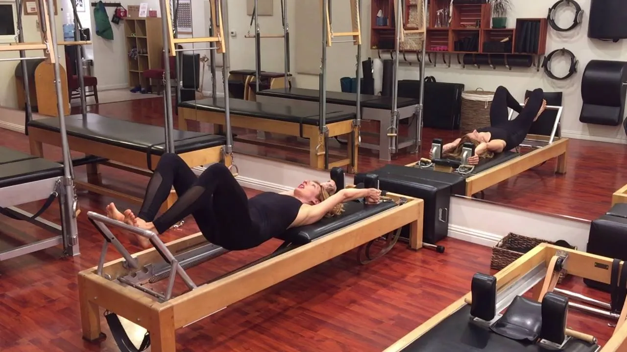 bai-tap-pilates-semi-circle-with-the-bar-up-tren-reformer-3