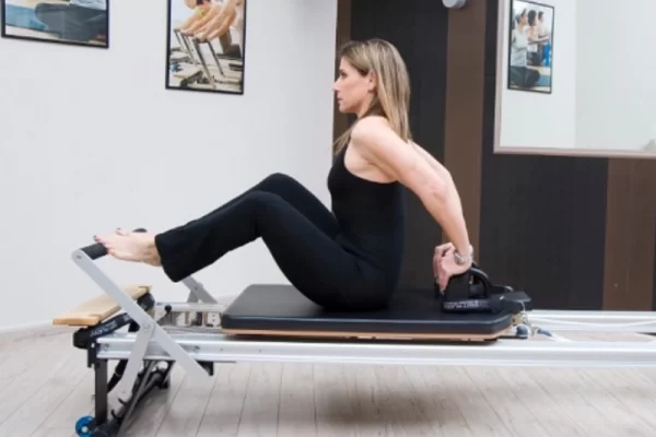 Bài tập Pilates Stomach Massage Hands Back trên Reformer