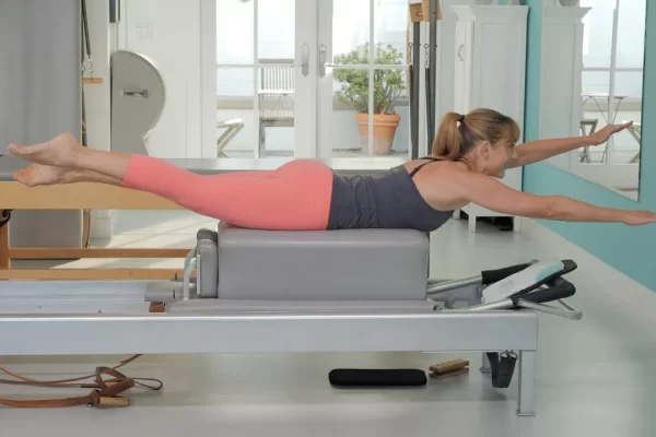 bai-tap-pilates-swimming-tren-reformer-1