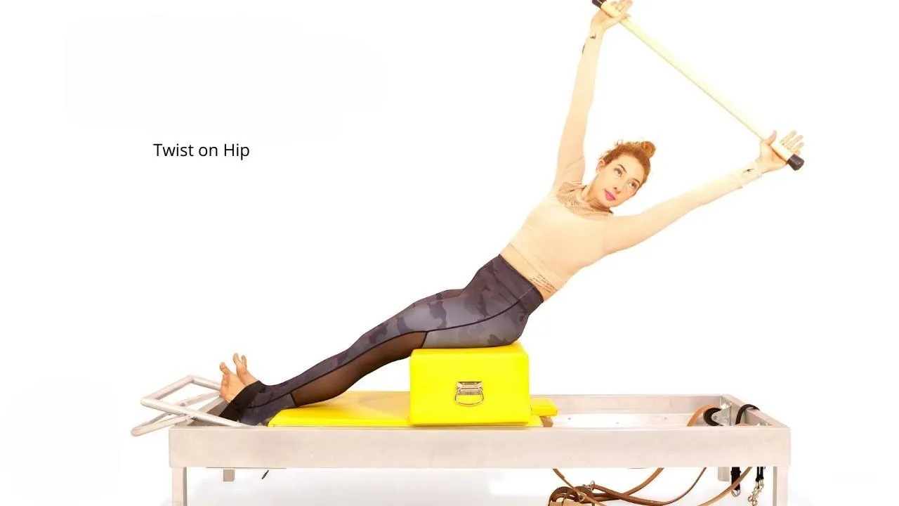 bai-tap-pilates-twist-on-hip-tren-reformer-1