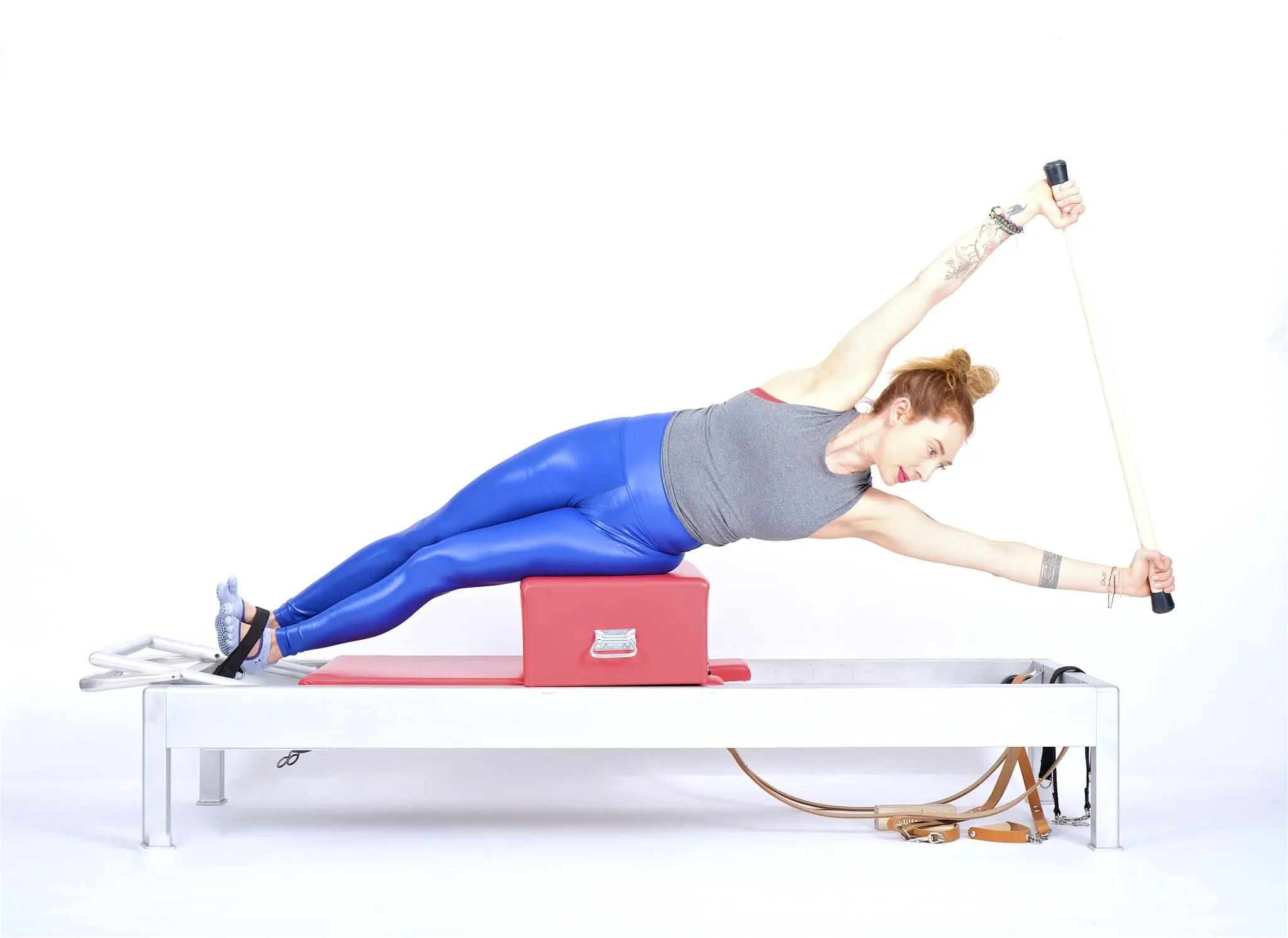 bai-tap-pilates-twist-on-hip-tren-reformer-2