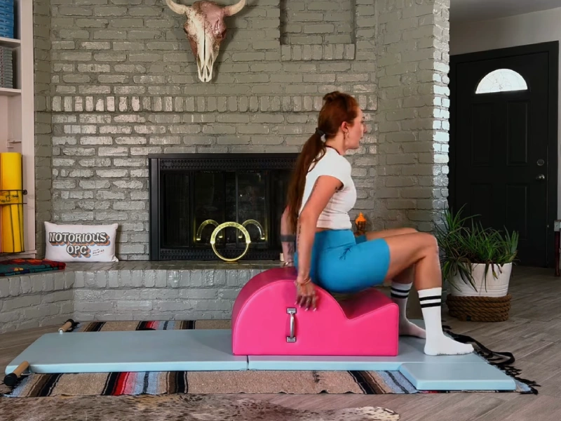 Các bước thực hiện bài tập Pilates Walking trên Spine Corrector