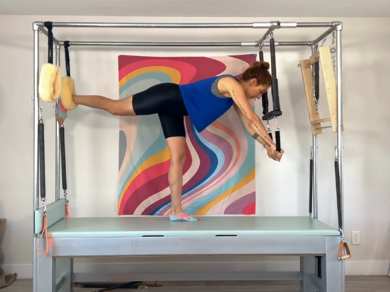 Đặt tay lên phần phẳng của thanh trapeze.
