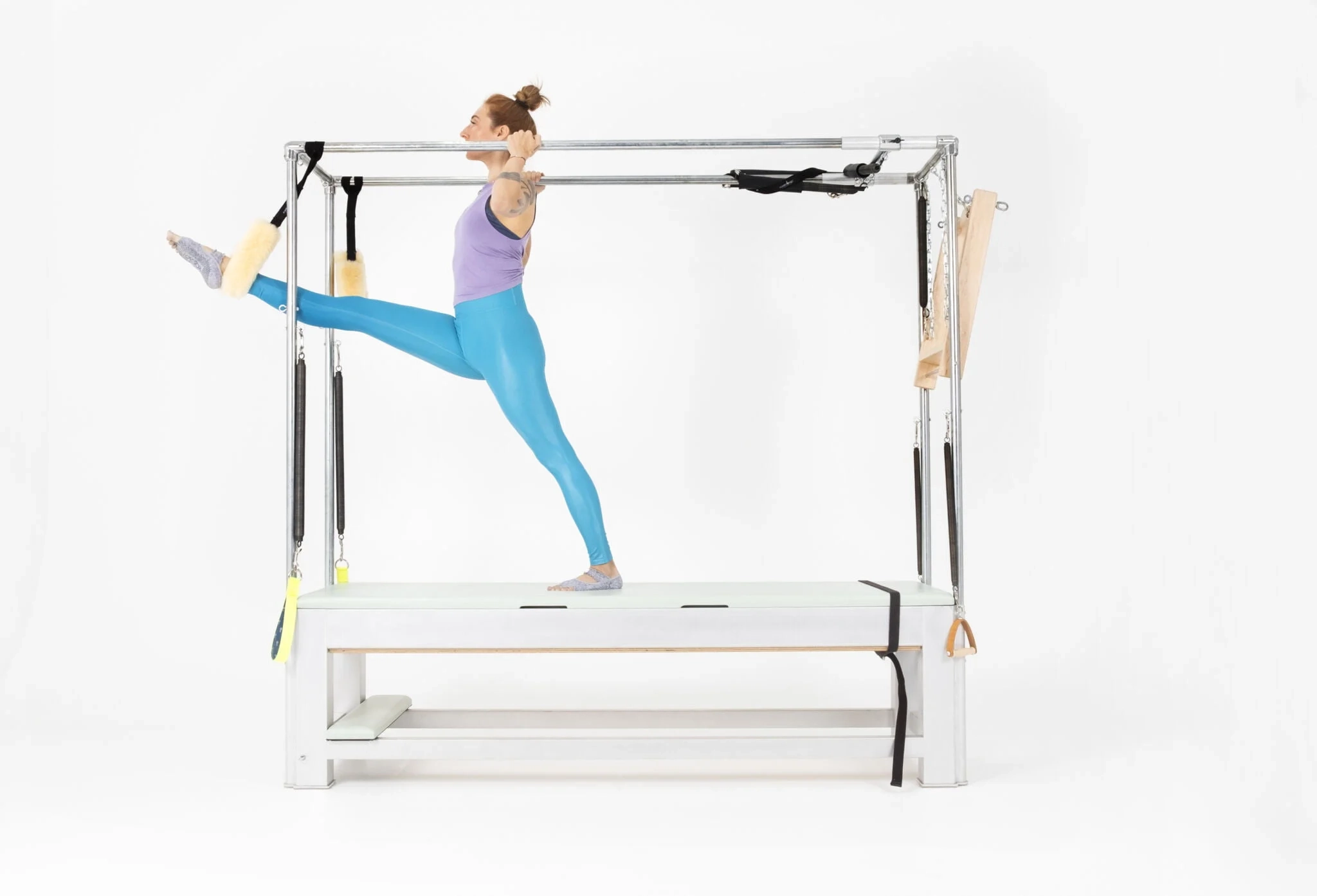 bai-tap-pilates-ballet-stretches-front-tren-cadillac-2