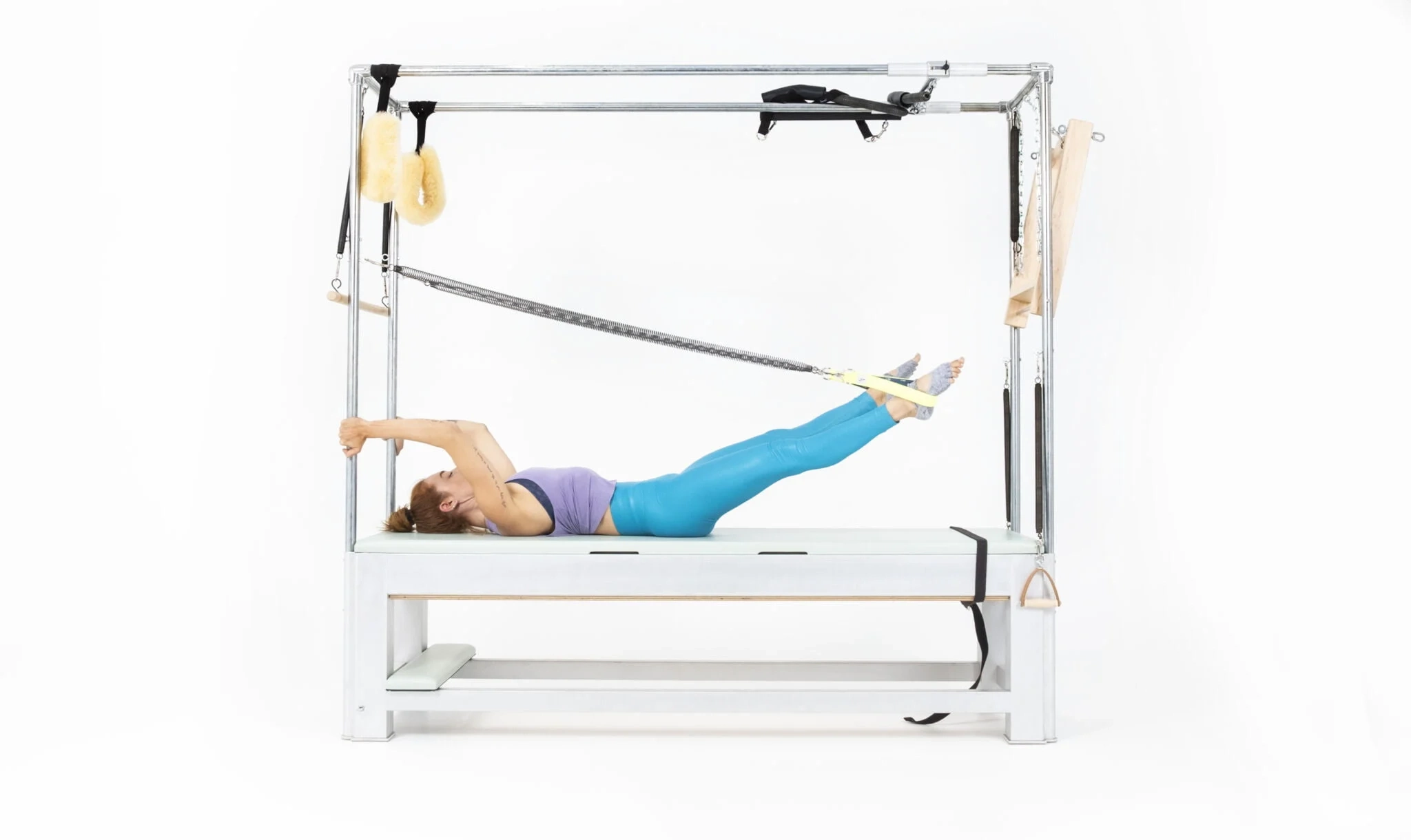 bai-tap-pilates-beats-with-leg-springs-tren-cadillac-2