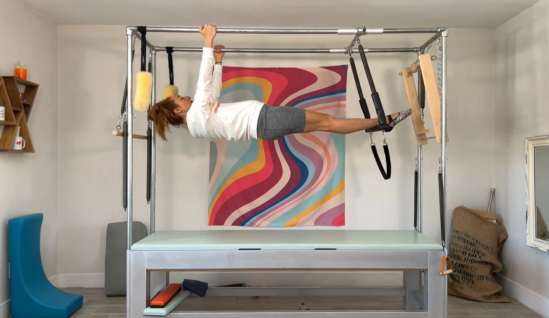 bai-tap-pilates-big-twist-with-trapeze-tren-cadillac-3