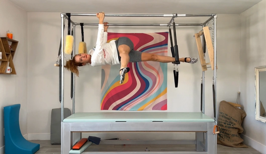 bai-tap-pilates-big-twist-with-trapeze-tren-cadillac-4