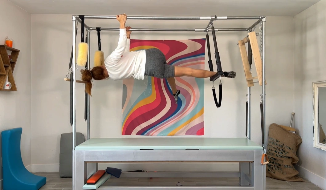 bai-tap-pilates-big-twist-with-trapeze-tren-cadillac-5