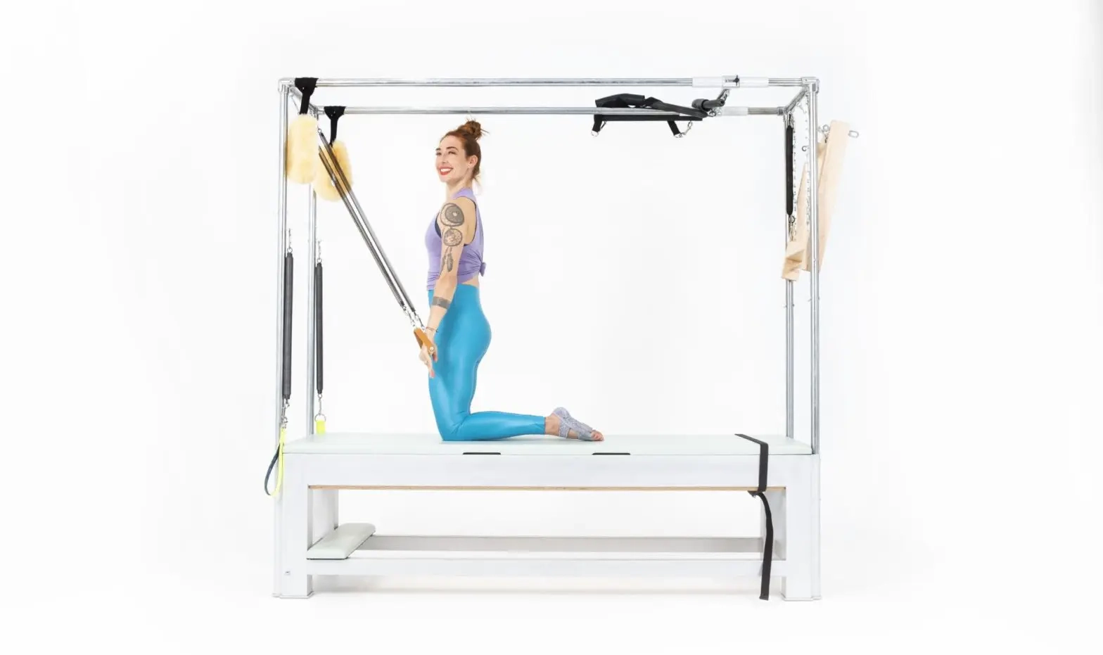 bai-tap-pilates-chest-expansion-with-arm-springs-tren-cadillac-1