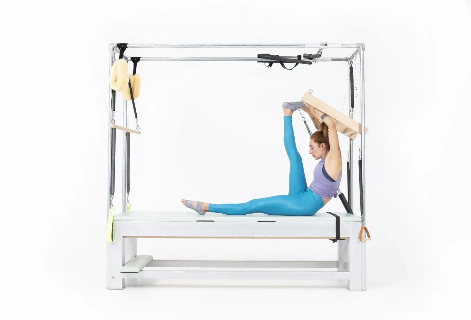 bai-tap-pilates-chest-expansion-with-arm-springs-tren-cadillac-2