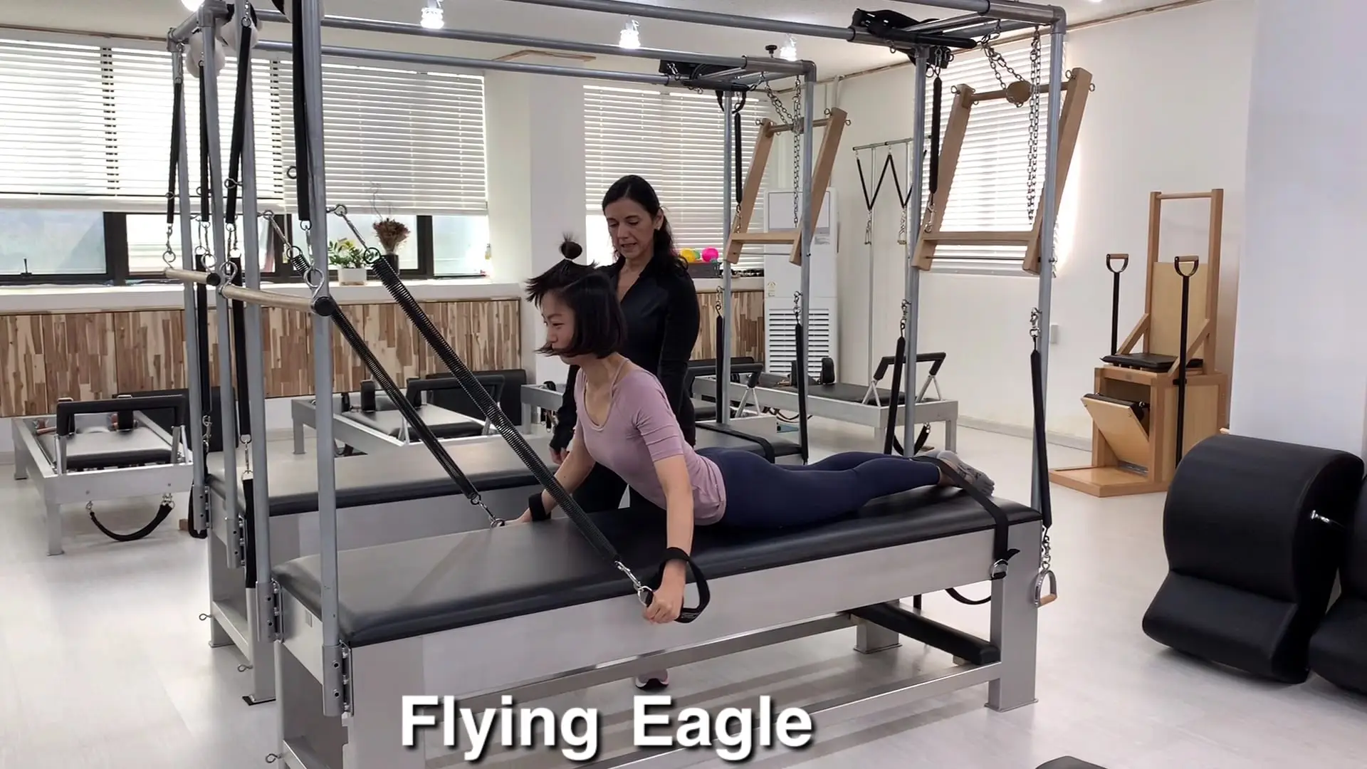 bai-tap-pilates-flying-eagle-tren-cadillac-3