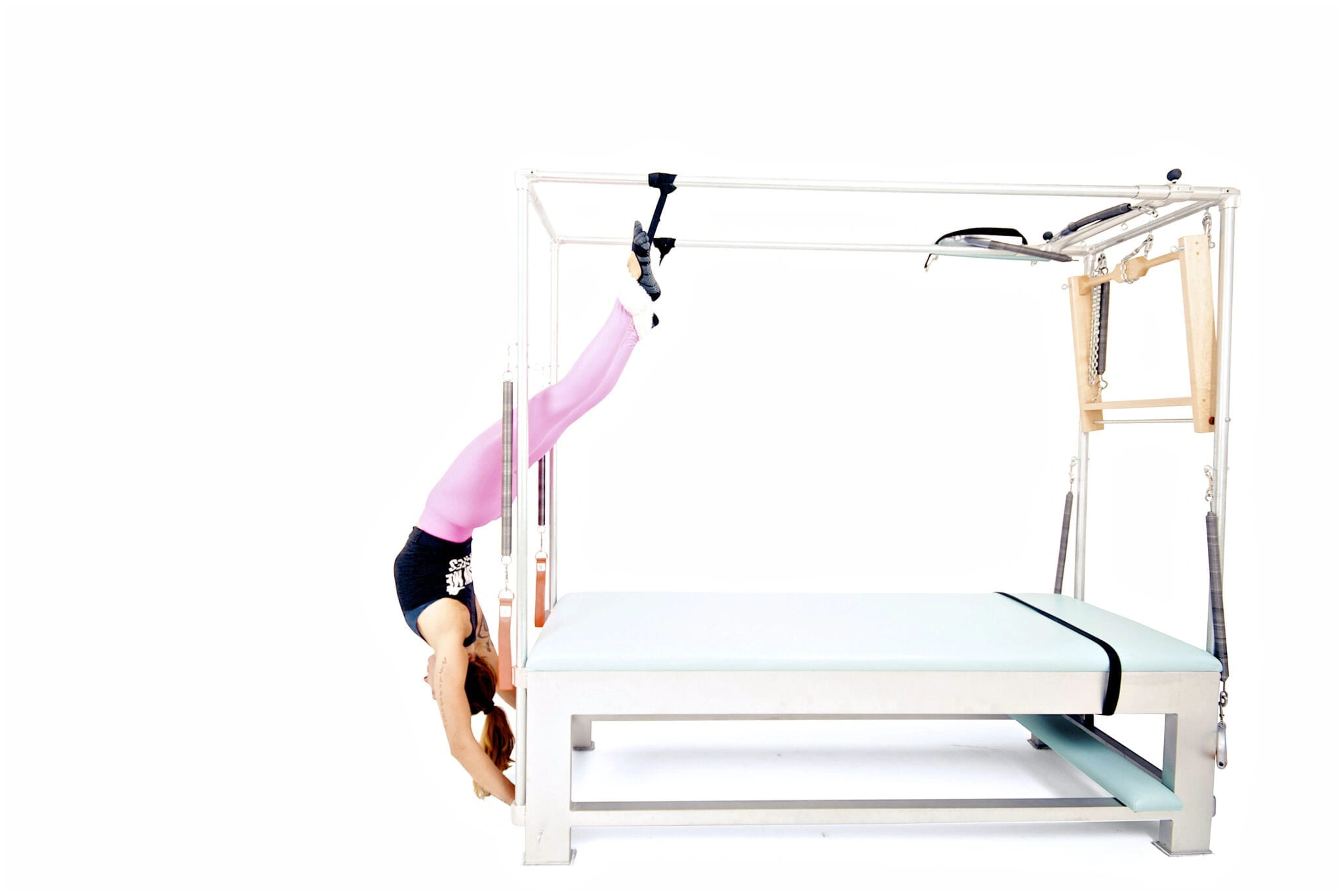 bai-tap-pilates-half-and-full-hanging-tren-cadillac-1