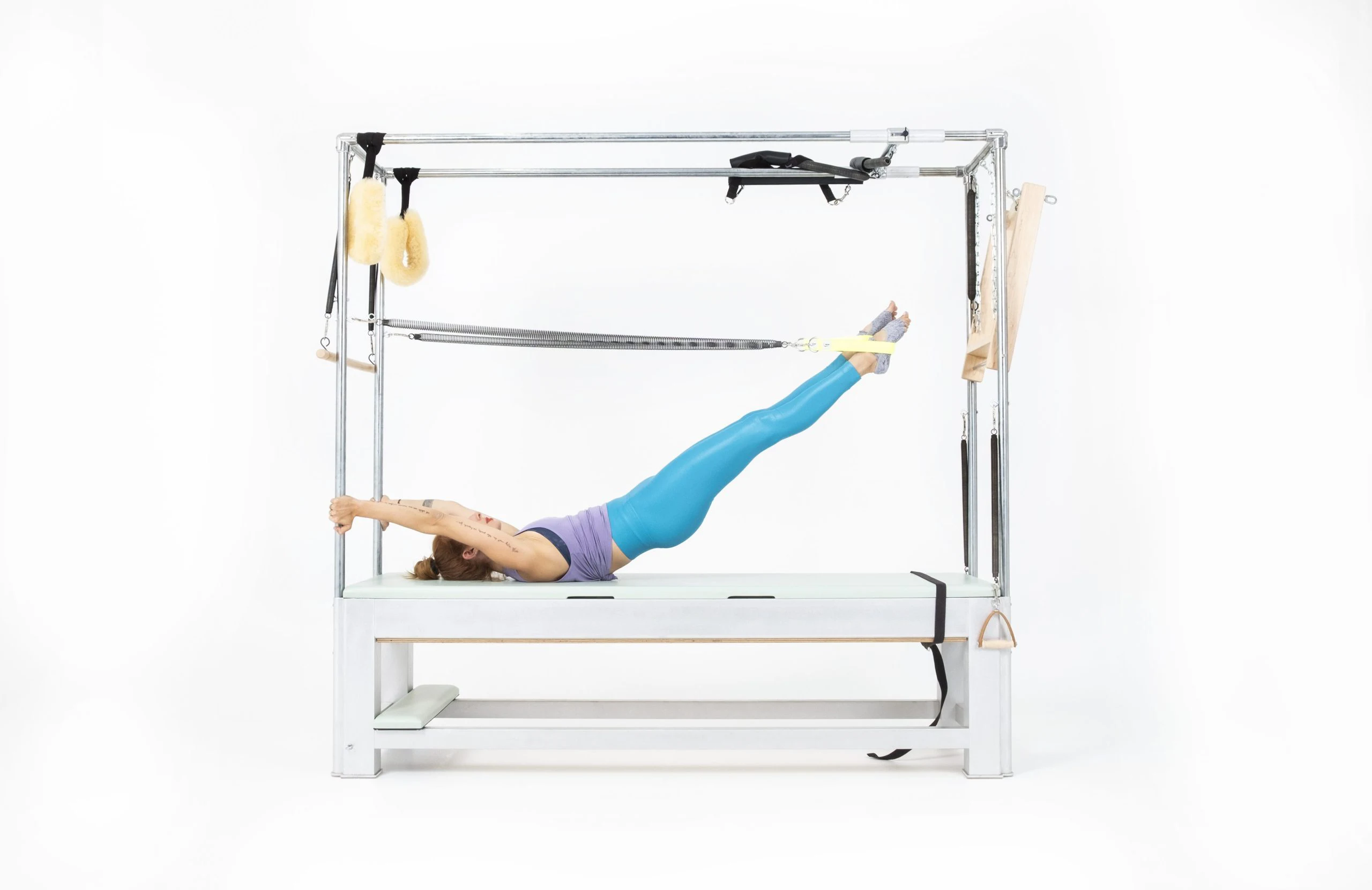 bai-tap-pilates-in-the-air-with-leg-springs-tren-cadillac-2