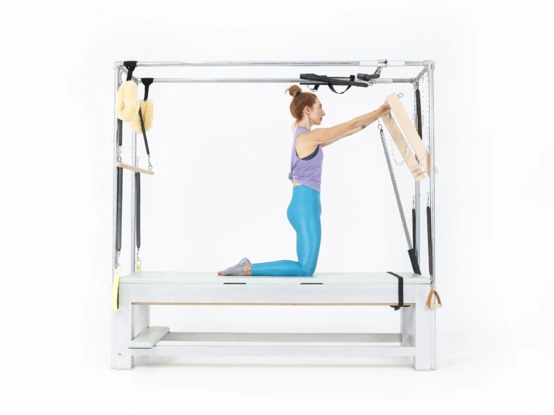 Lợi ích của bài tập Kneeling Bicep Curls trên Cadillac