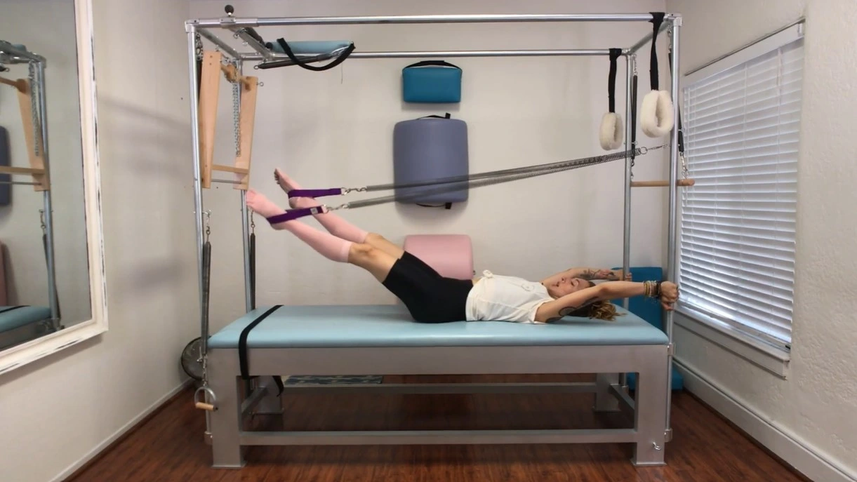 bai-tap-pilates-leg-springs-tren-cadillac-3