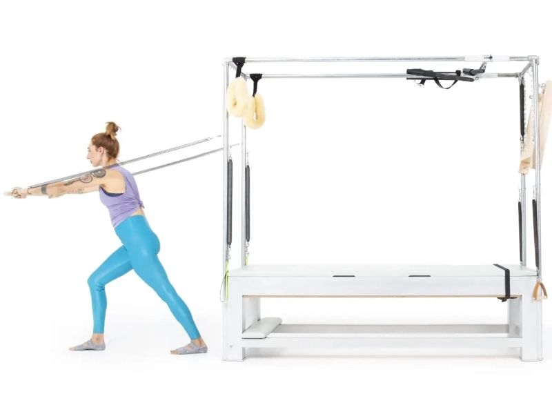 Bài tập Lunge from the Chest with Roll Back Bar trên Cadillac