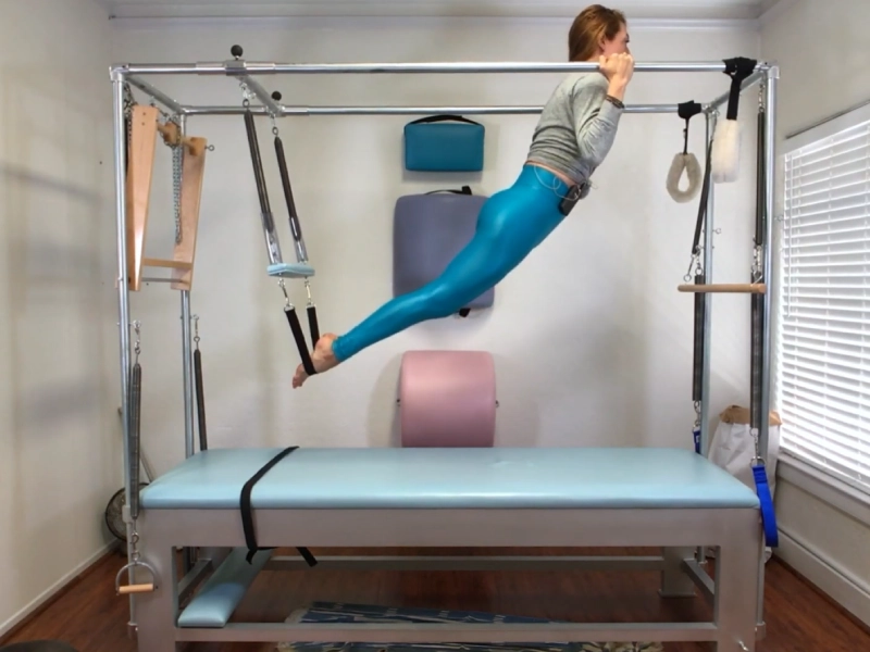 Bài tập Pull-Up with Trapeze trên Cadillac