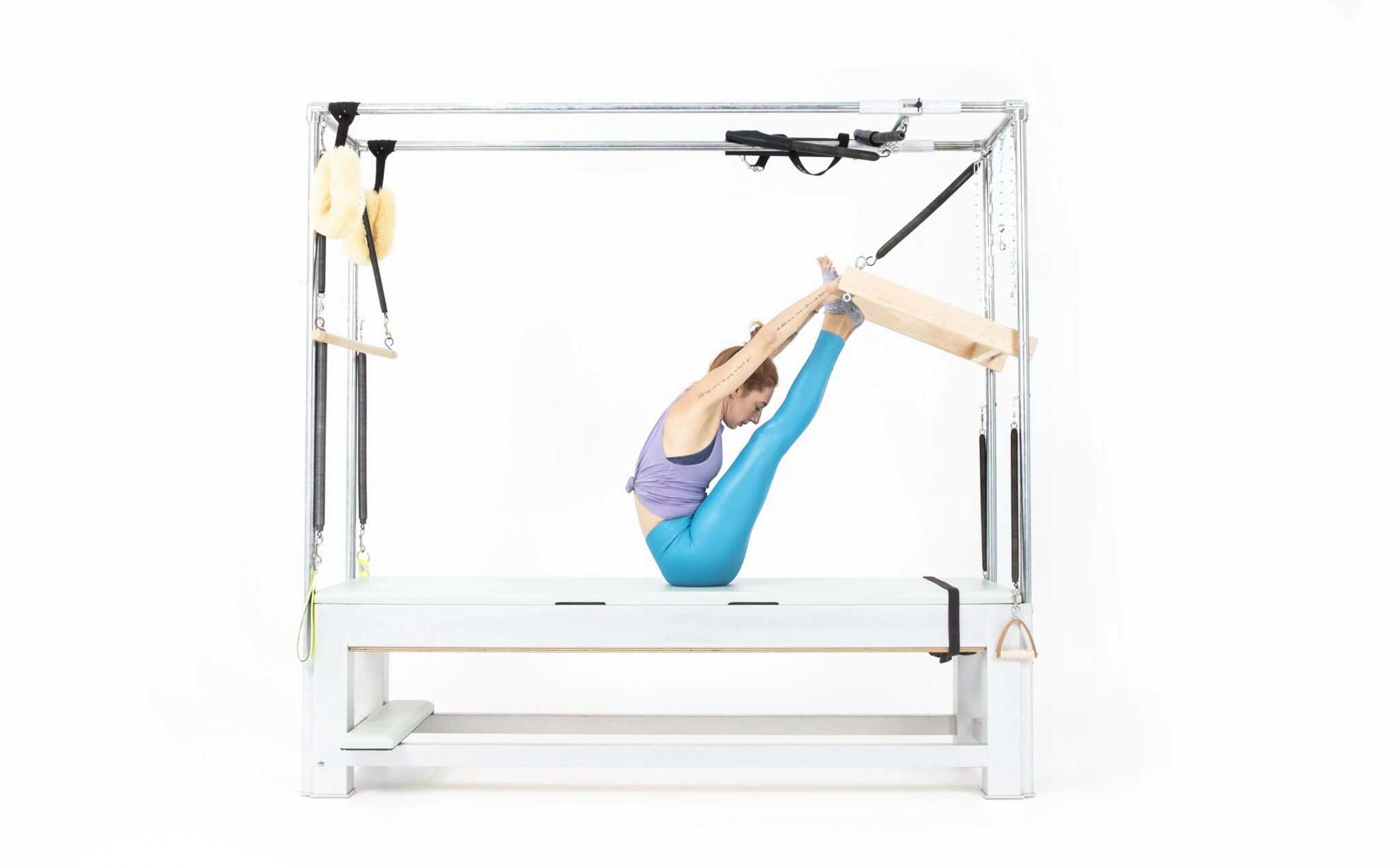 bai-tap-pilates-reverse-monkey-with-push-thru-bar-tren-cadillac-2