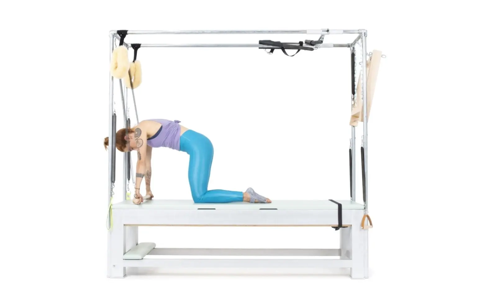 bai-tap-pilates-rolling-in-and-out-prep-with-roll-back-bar-tren-cadillac-1