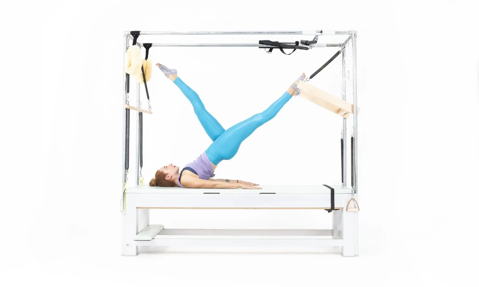 bai-tap-pilates-shoulder-roll-down-with-push-thru-bar-tren-cadillac-2