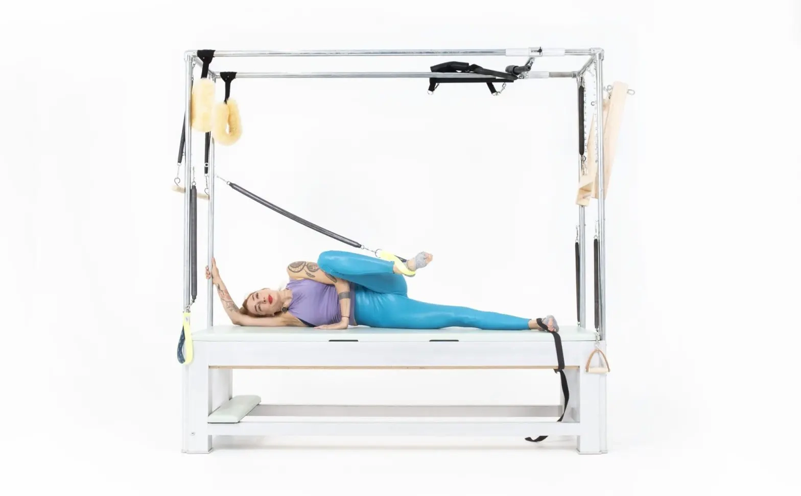 bai-tap-pilates-side-leg-springs-bicycle-tren-cadillac-2