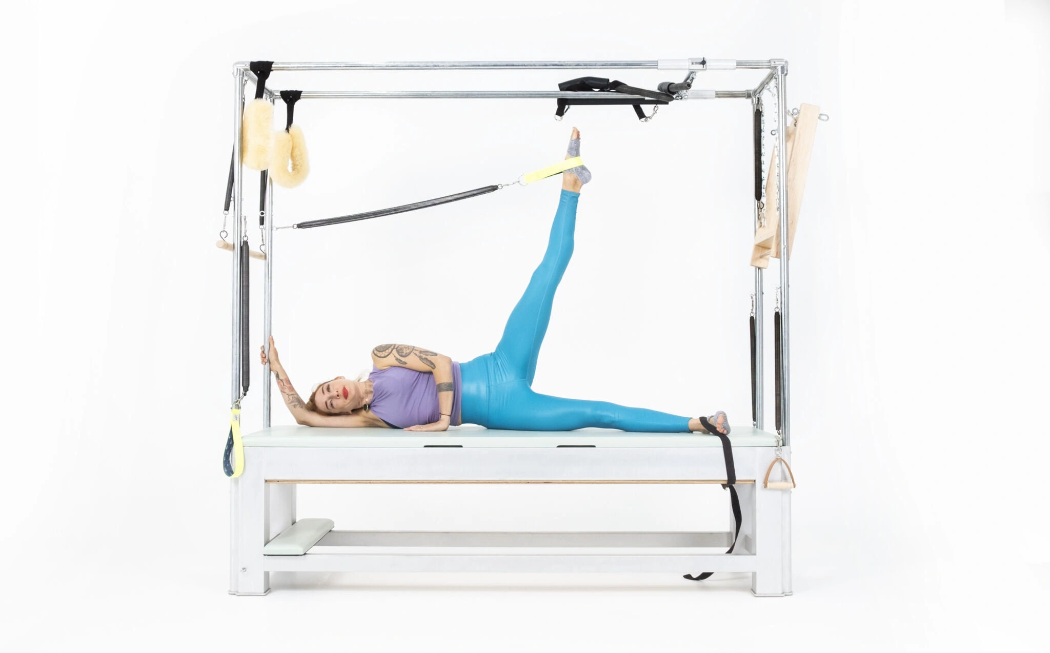 bai-tap-pilates-side-leg-springs-up-down-tren-cadillac-1