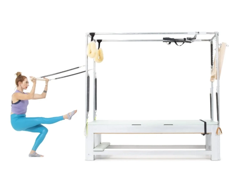 Bài tập Single Leg Squats with Roll Back Bar trên Cadillac