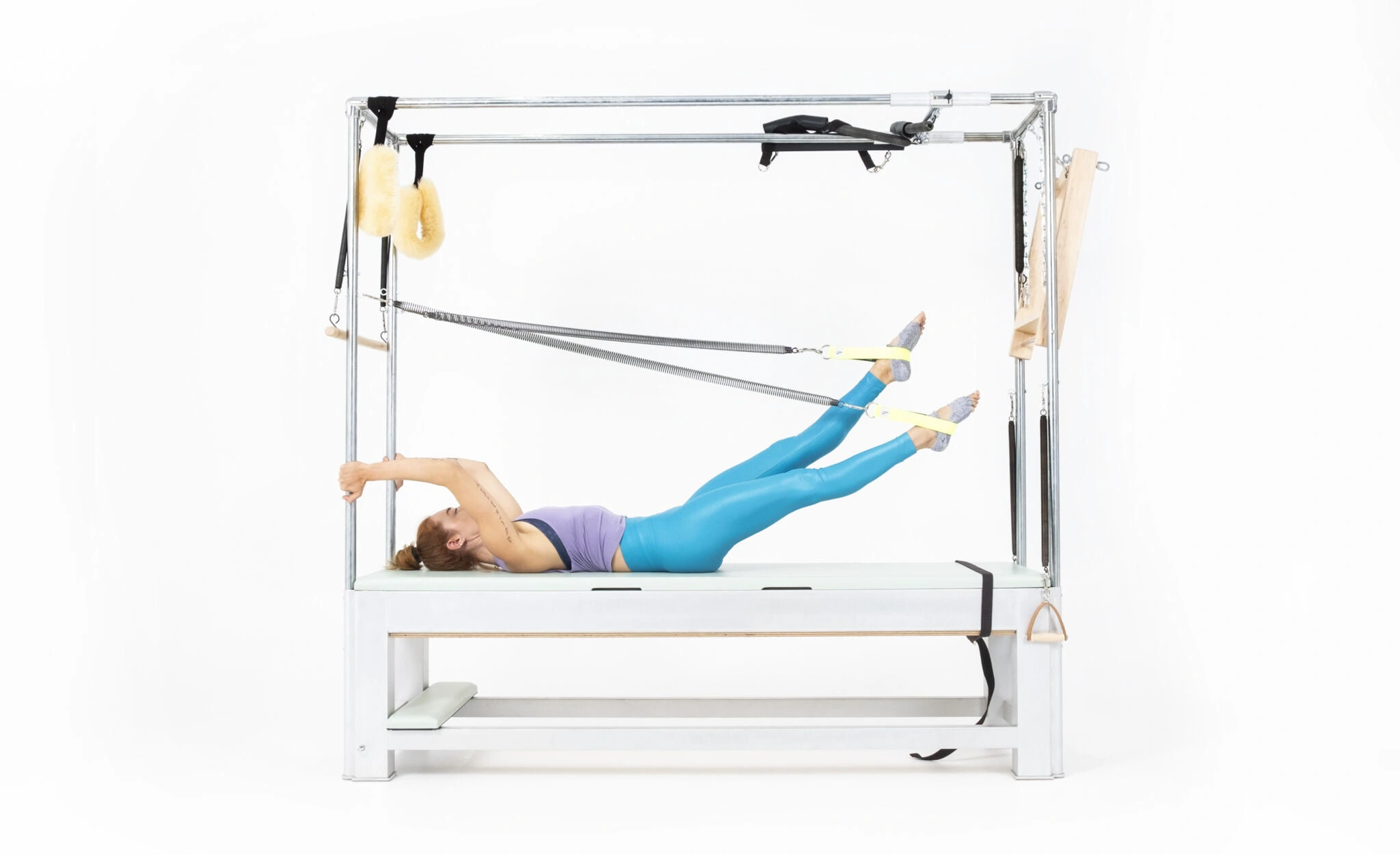 bai-tap-pilates-walking-with-leg-springs-tren-cadillac-2