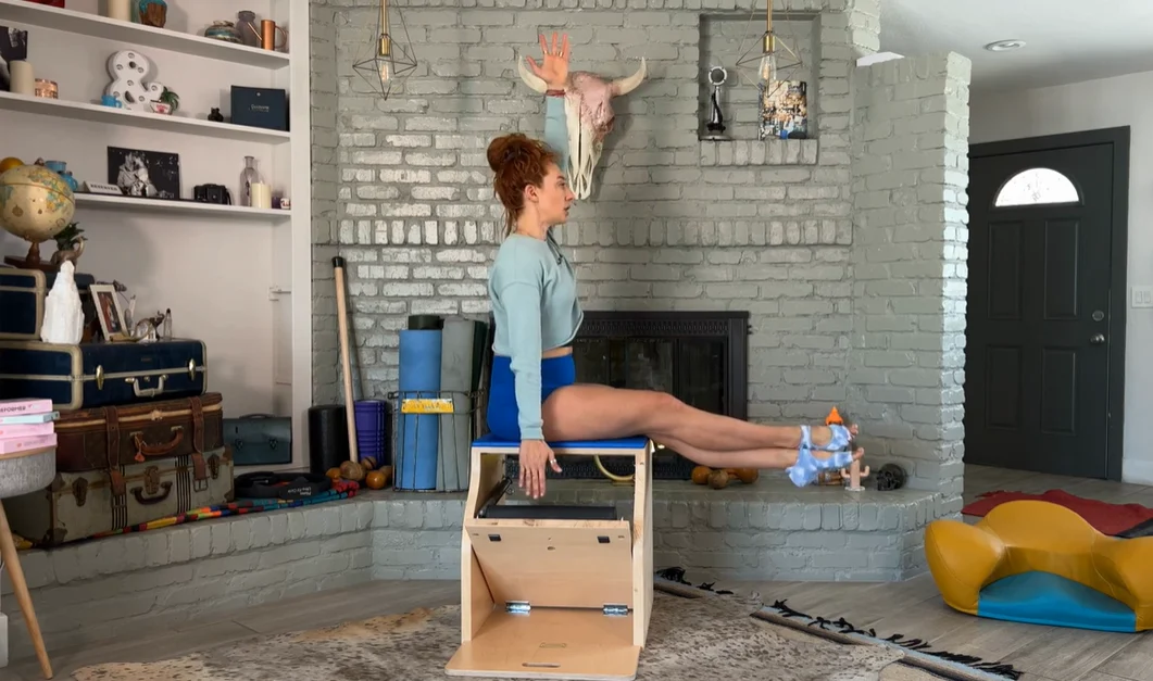 bai-tap-pilates-mermaid-seated-tren-wunda-chair-2