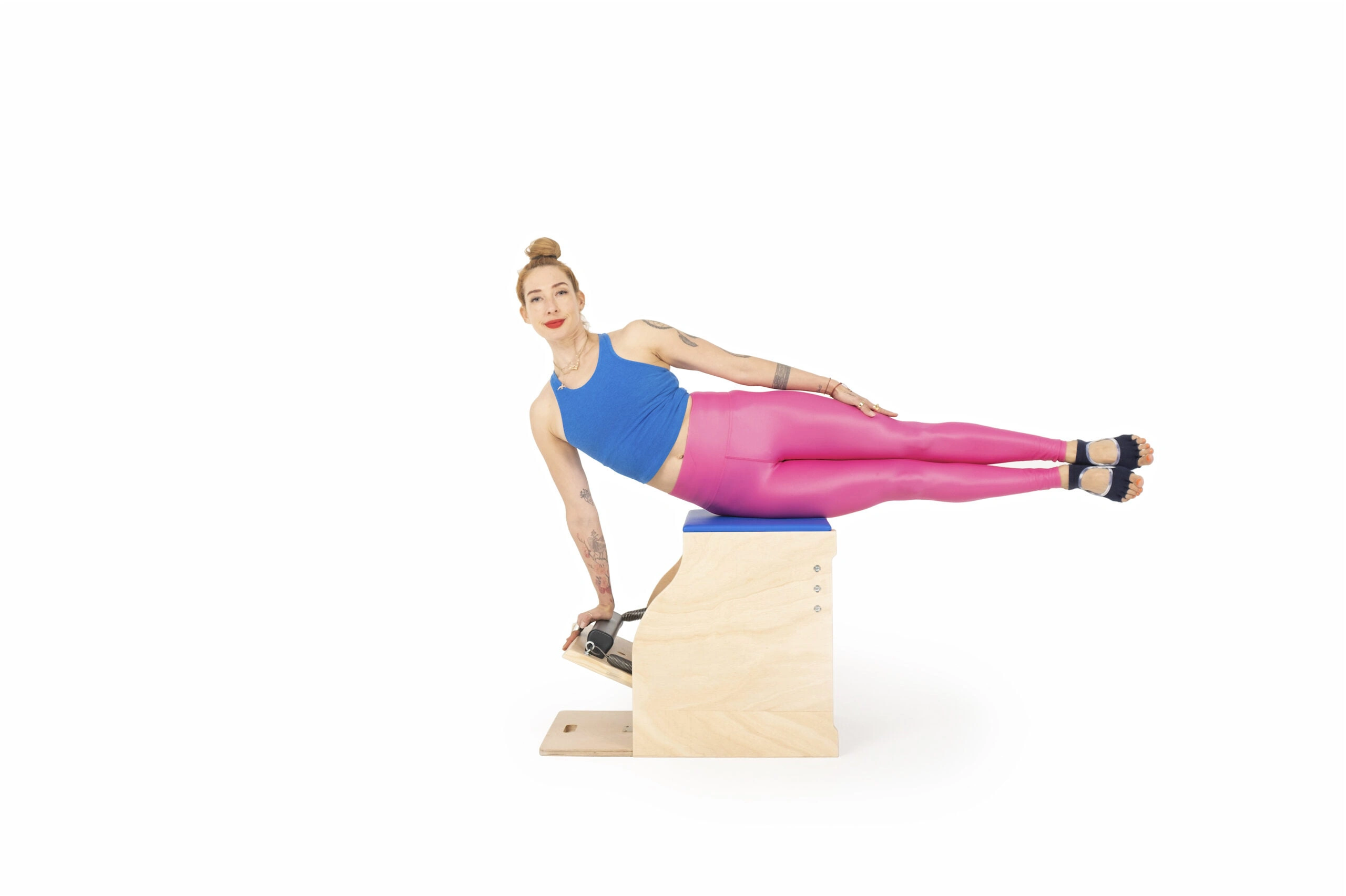 bai-tap-pilates-side-sit-ups-tren-wunda-chair-1