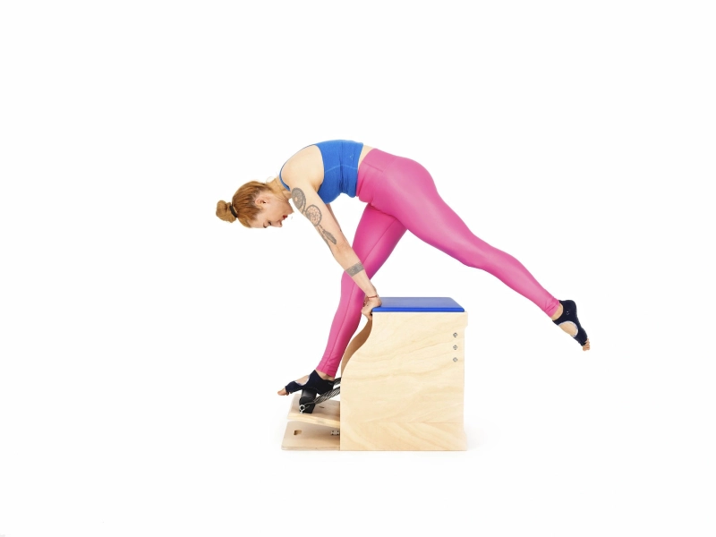 Bài tập Pilates Single Leg Tendon Stretch Back trên Wunda Chair