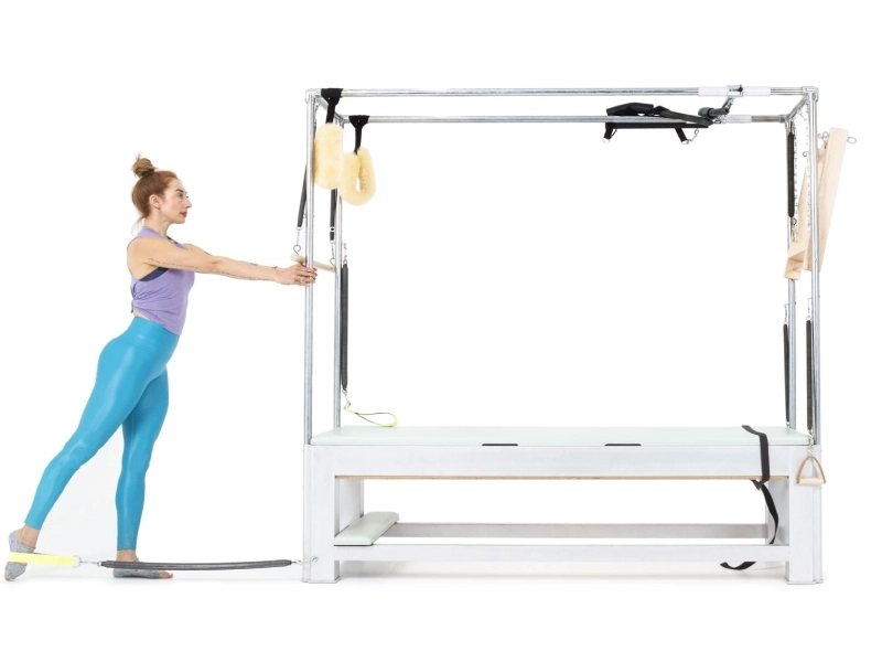Bài tập Standing Single Leg Spring trên Cadillac