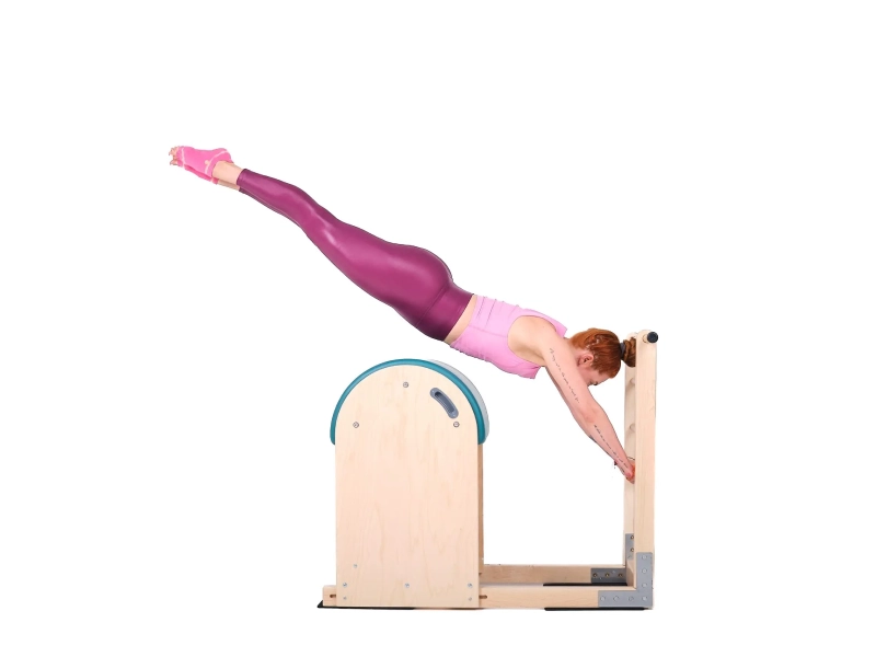 Bài tập Jumping Stomach trên Ladder Barrel