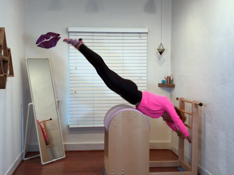 Bài tập Jumping Stomach trên Ladder Barrel mang đến nhiều lợi ích cho người tập 
