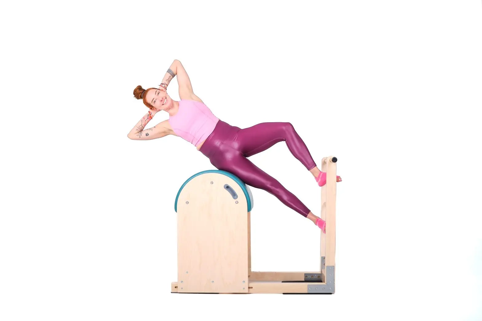 bai-tap-pilates-side-sit-ups-tren-ladder-barrel-1