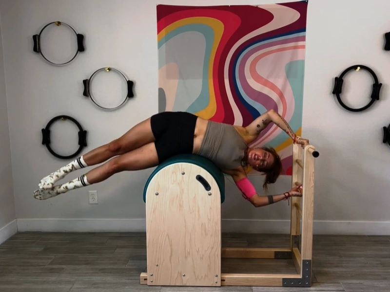 Đưa cơ thể vào tư thế Side Stretch