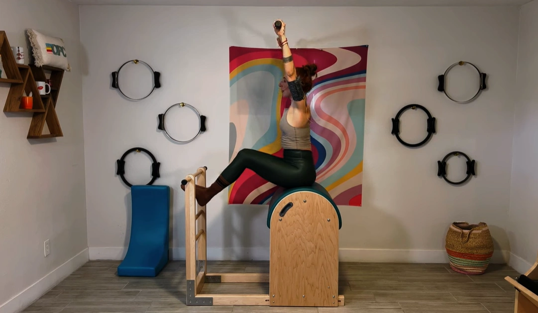 bai-tap-pilates-side-to-side-tren-ladder-barrel-2