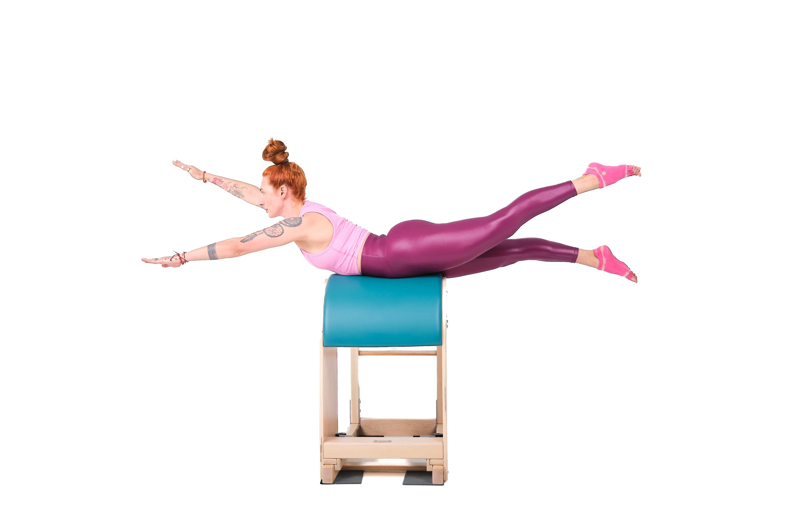 bai-tap-pilates-swimming-tren-ladder-barrel-1