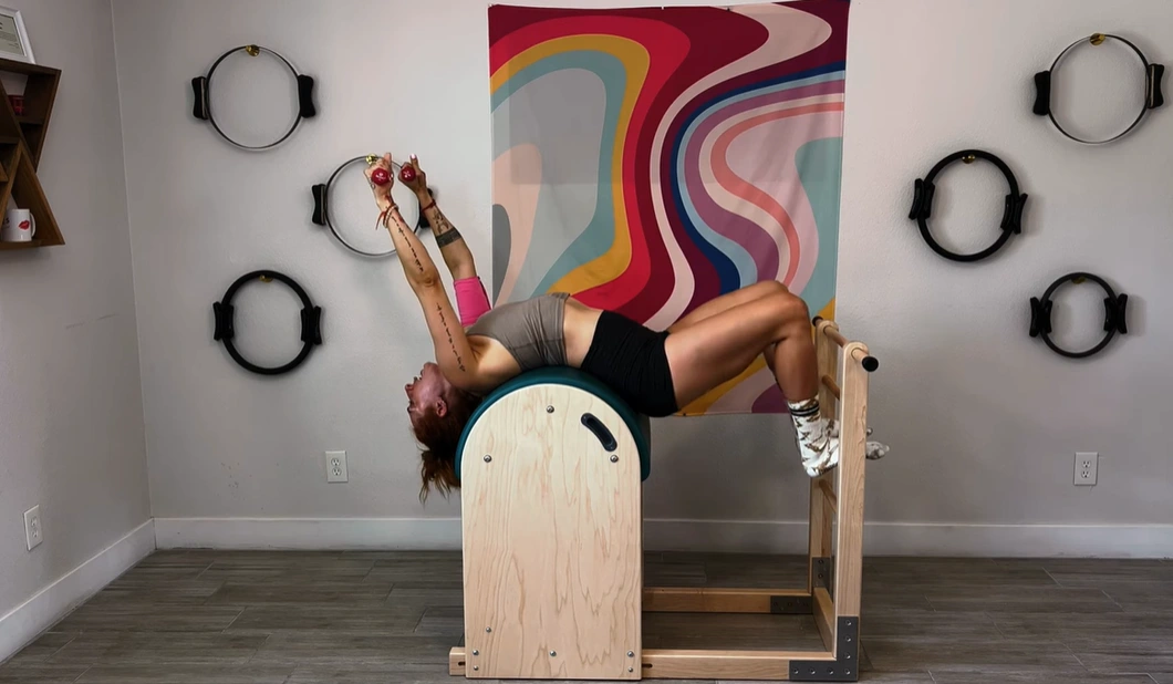 bai-tap-pilates-up-down-tren-ladder-barrel-3-1