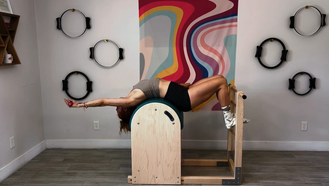 bai-tap-pilates-up-down-tren-ladder-barrel-4