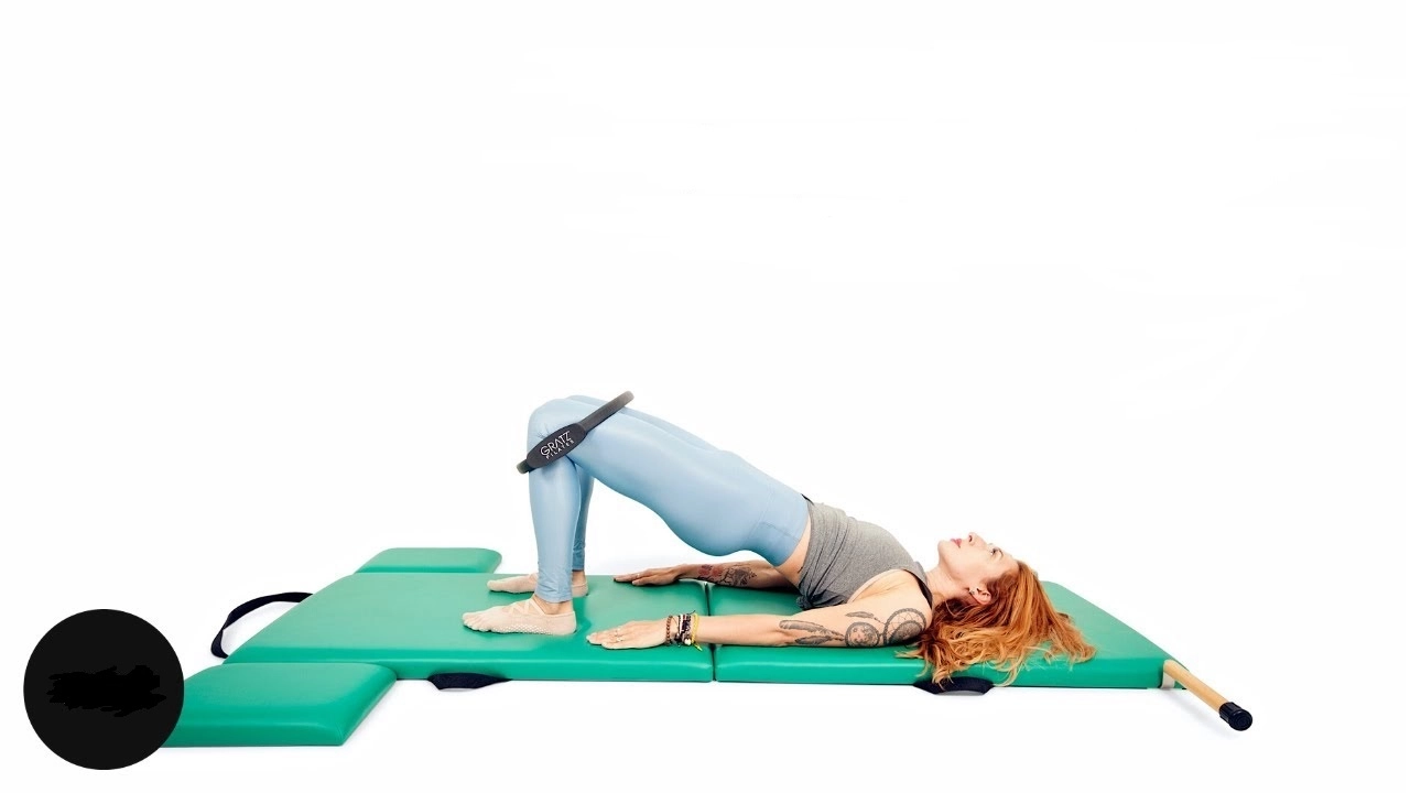 bai-tap-pilates-shoulder-bridge-voi-vong-1