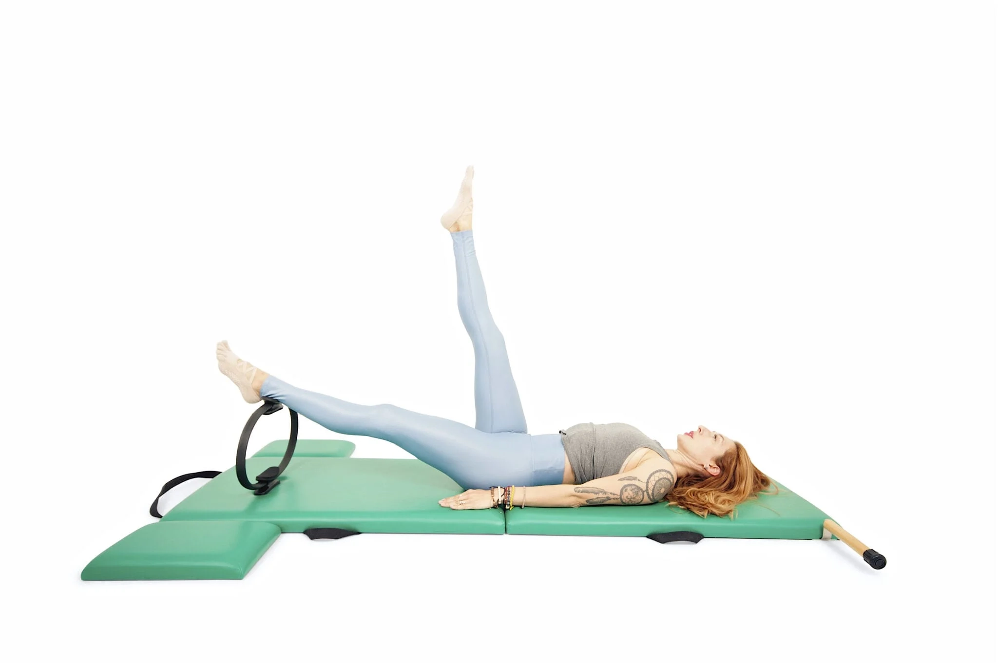 bai-tap-pilates-single-leg-circle-voi-vong-1