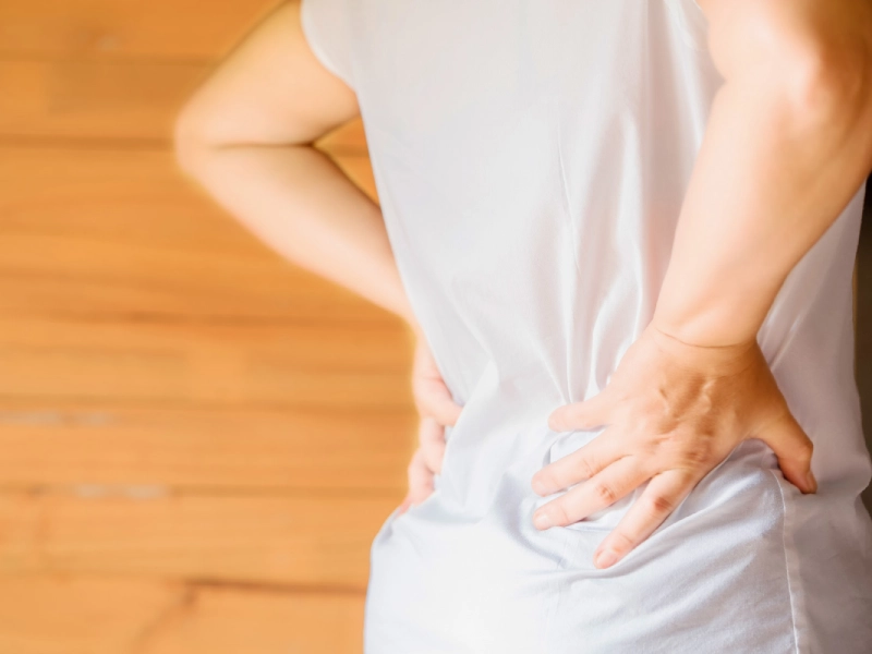 Đau lưng không chỉ gây khó chịu mà còn ảnh hưởng đến khả năng hoạt động hàng ngày