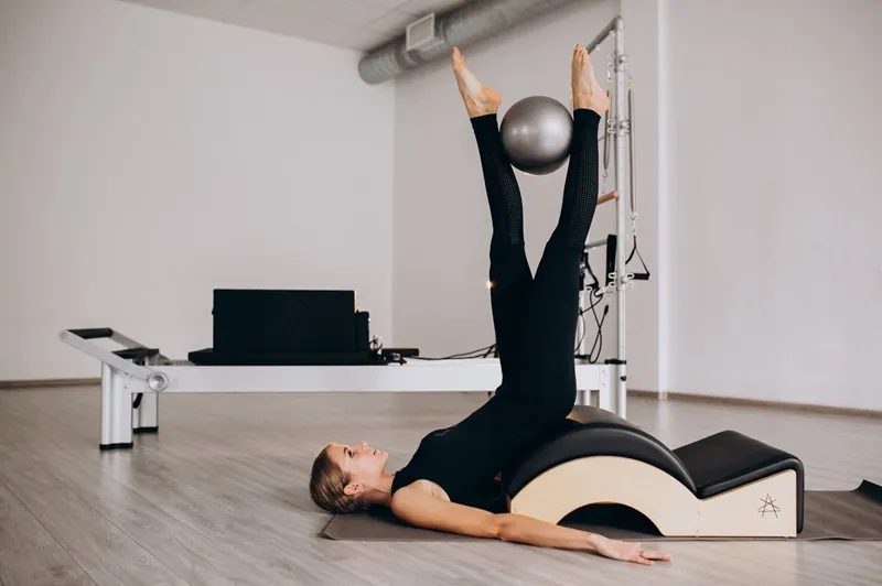 Thực hiện các bài tập Pilates giúp tăng cường lưu thông máu đến khớp, cung cấp dưỡng chất cần thiết để tái tạo sụn khớp