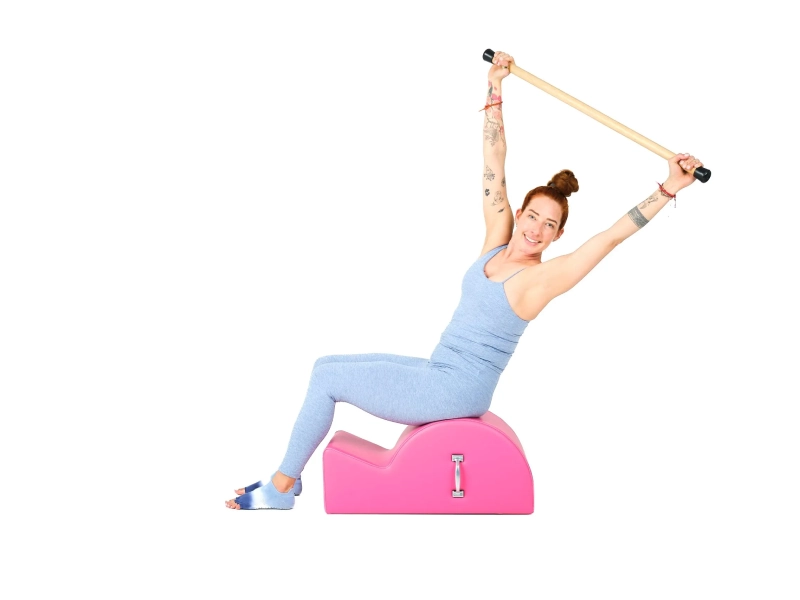 Bài tập Pilates Twist and Reach: Động tác xoay người giúp khỏe cơ core, dẻo cột sống