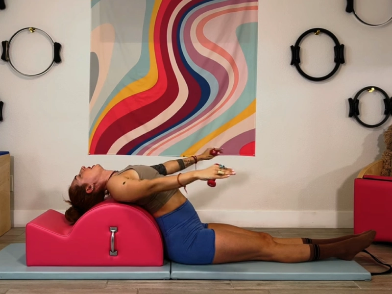 Bài tập Pilates Circles trên Spine Corrector