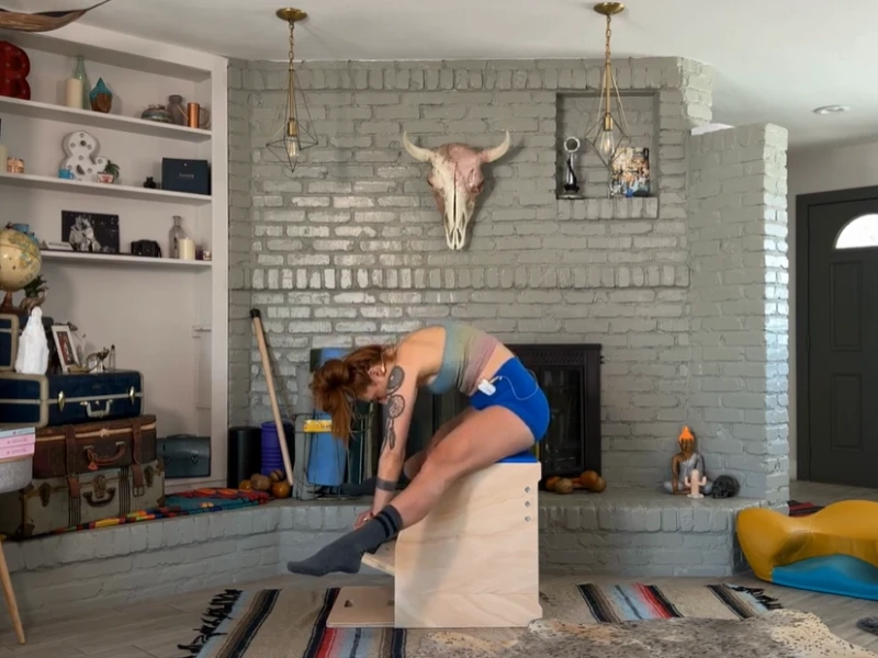 Bài tập Pilates Horseback trên Wunda Chair