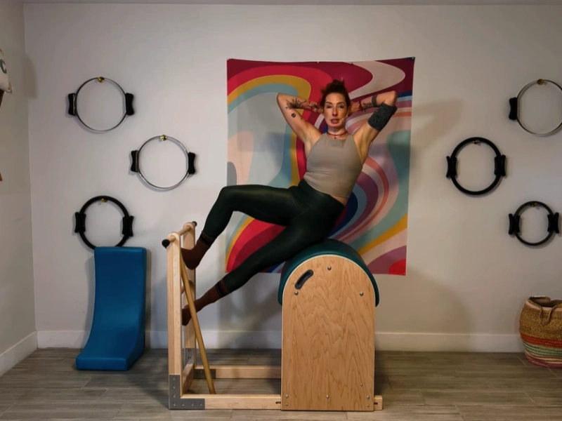 Bài tập Pilates Side Sit Ups trên Ladder Barrel